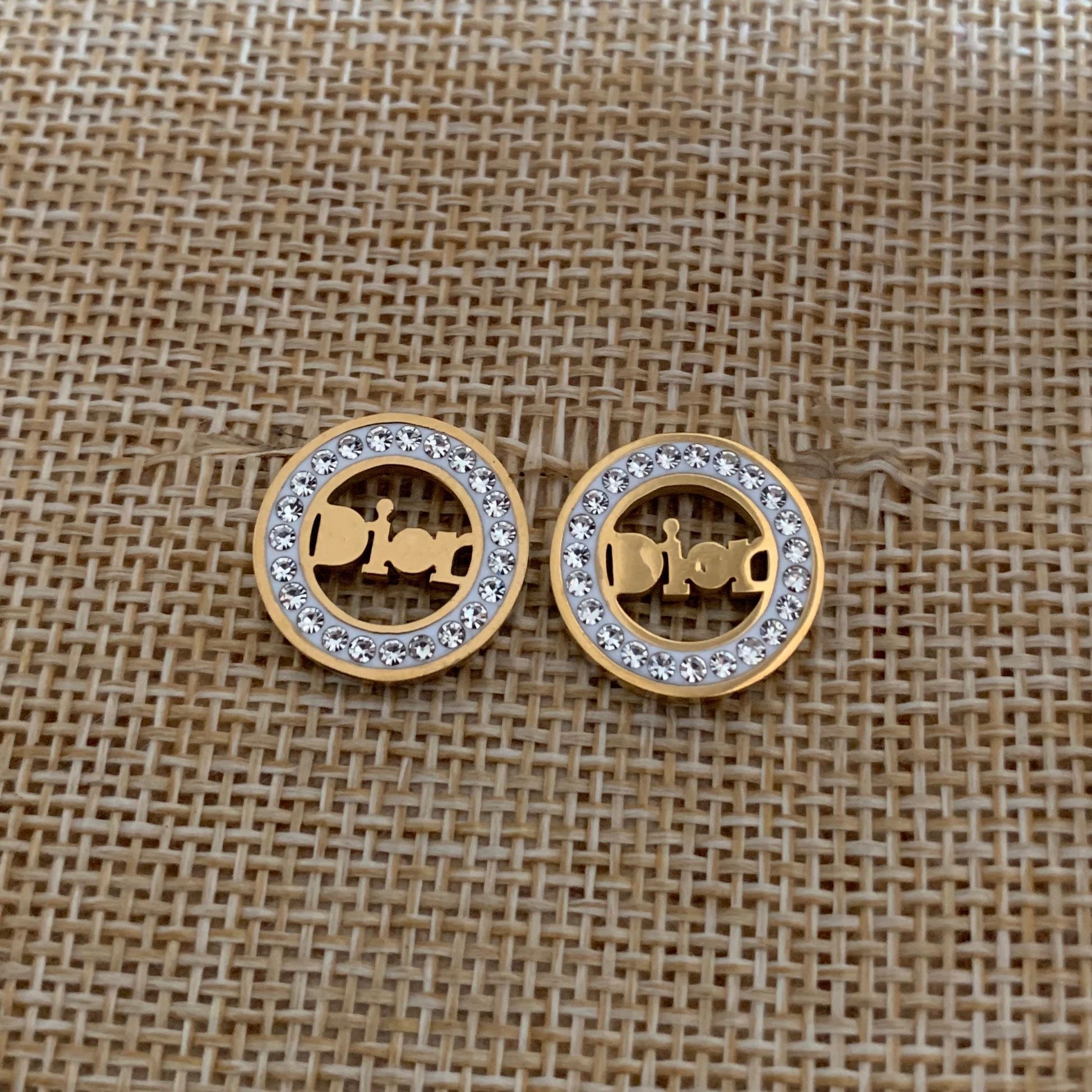 High quality boy girls big silver rose gold diamond letter Stud Earring Jewelry 3 colors earrings for Women men party summer fashion 
High quality boy girls big silver rose gold diamond letter Stud Earring Jewelry 3 colors earrings for Women men party summer fashion