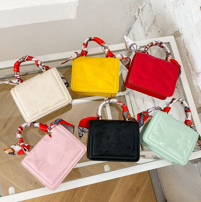 Girls pearl chain handbags Children Metal buckles bags letter print shoulder bag baby Mini purse, A(mix colors)
Girls pearl chain handbags Children Metal buckles bags letter print shoulder bag baby Mini purse, A(mix colors)