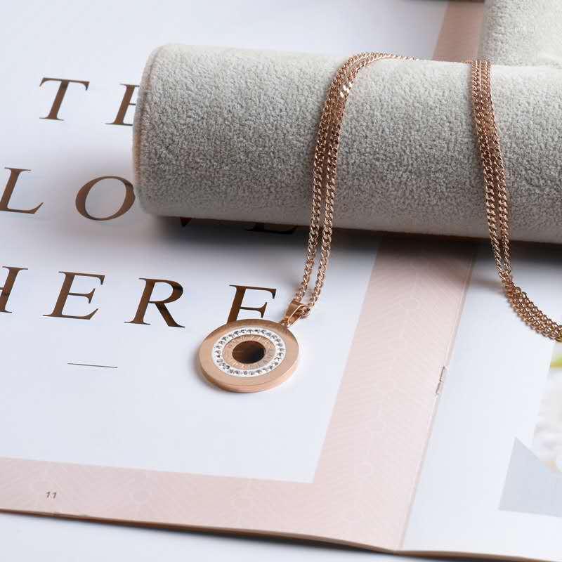 Charms Necklaces & Pendants Retro Round Brand Roman Titanium Steel Diamond Necklace Ladies Fashion Rose Gold Long Sweater Chain Chains
Charms Necklaces & Pendants Retro Round Brand Roman Titanium Steel Diamond Necklace Ladies Fashion Rose Gold Long Sweater Chain Chains