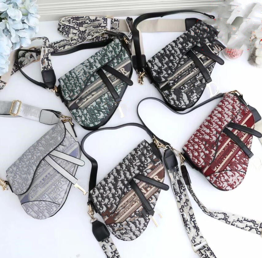 Women Designers Shoulder Bags Crossbody 2022 Luxury Flip Cover Quilted Heart Leather Chain Messenger bag Handbags Tote Wallets Top Quality Lady Purse, As pics
Women Designers Shoulder Bags Crossbody 2022 Luxury Flip Cover Quilted Heart Leather Chain Messenger bag Handbags Tote Wallets Top Quality Lady Purse, As pics