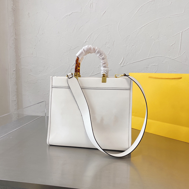 Women Designers Tote Shouler Bag Handbags Luxurys Crossbody Bags Strap Square Totes 2021 European Fashion Purse Lightweight Handle Purses, Not for sale
Women Designers Tote Shouler Bag Handbags Luxurys Crossbody Bags Strap Square Totes 2021 European Fashion Purse Lightweight Handle Purses, Not for sale
