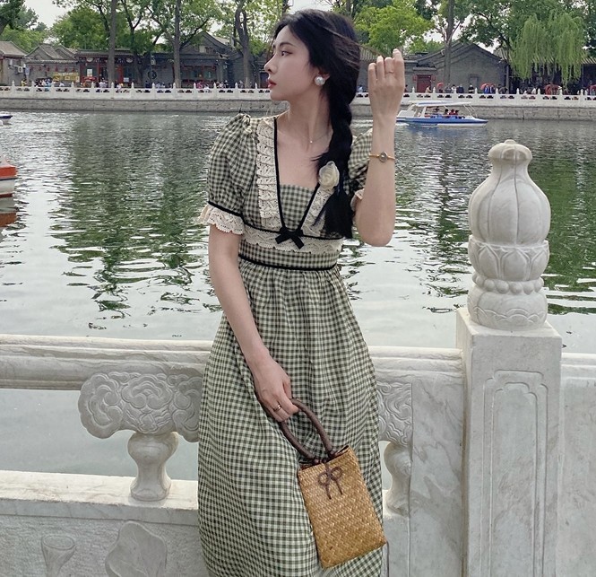 Vintage French Women Plaid Dresses Sweet Lace Patchwork Square Collar Puff Sleeve Casual Slim Midi Dress Femme Vestidos 210519