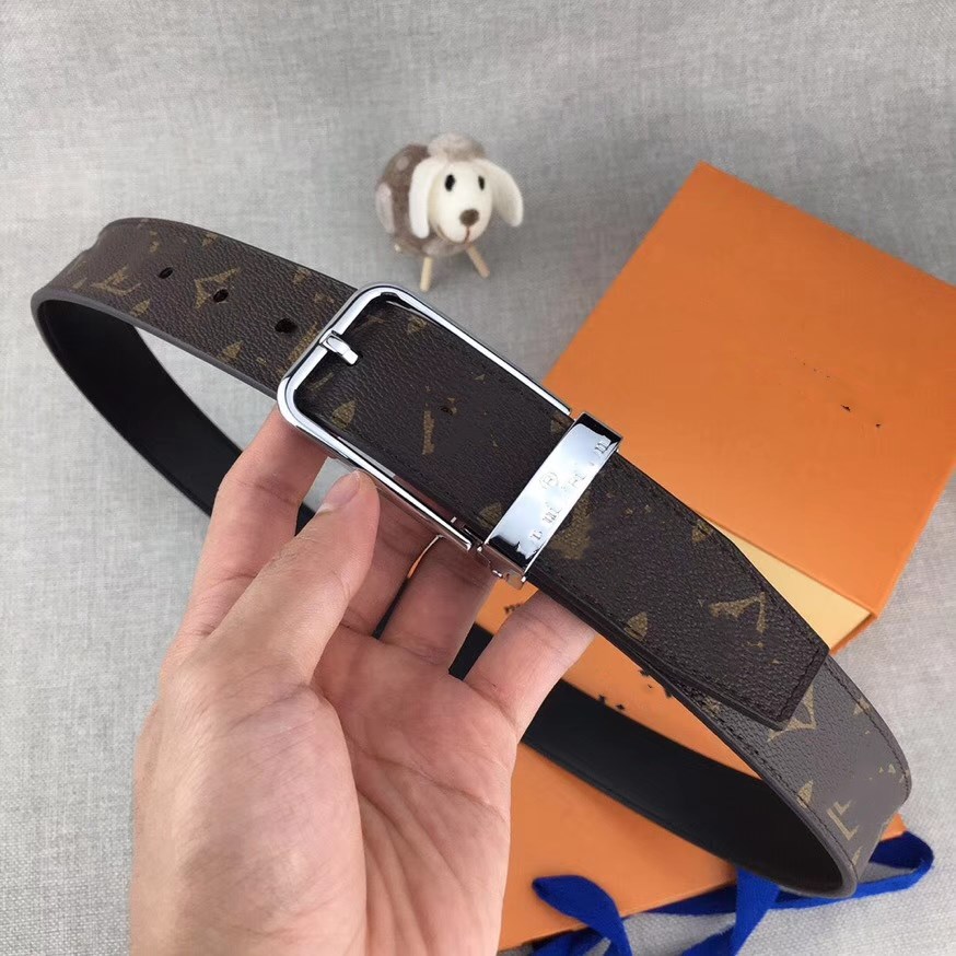 Luxury designer design men's pin buckle belt stylish classic gold and silver button women go with everything without a box, As show
Luxury designer design men's pin buckle belt stylish classic gold and silver button women go with everything without a box, As show