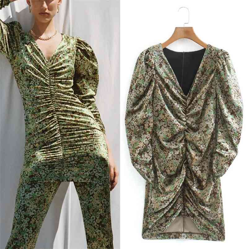 Vintage Floral Print Velvet Mini Dress Women Autumn Long Sleeve V Neck Elastic Ruched Woman Slim Elegant es 210519
Vintage Floral Print Velvet Mini Dress Women Autumn Long Sleeve V Neck Elastic Ruched Woman Slim Elegant es 210519