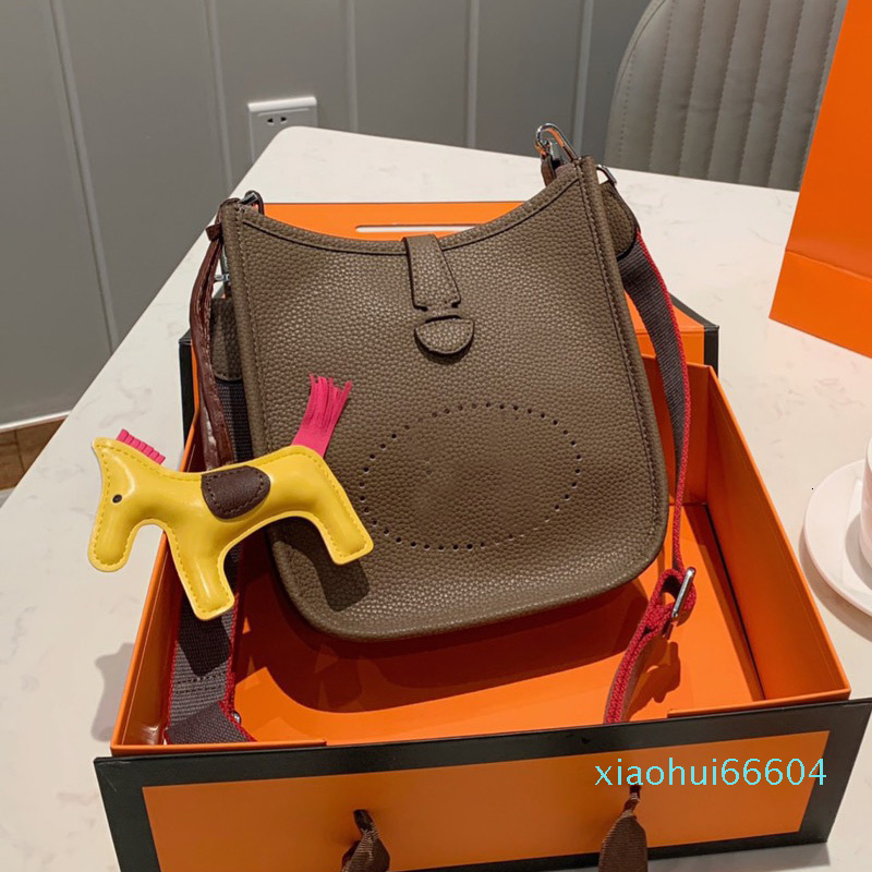 Top Grade Genuine Leather Handbags Purse Cross Body Bag Plain Lichi Pattern Belt letter Width Belt Lady Classic Single Shoulder Bags, Make up for box
Top Grade Genuine Leather Handbags Purse Cross Body Bag Plain Lichi Pattern Belt letter Width Belt Lady Classic Single Shoulder Bags, Make up for box