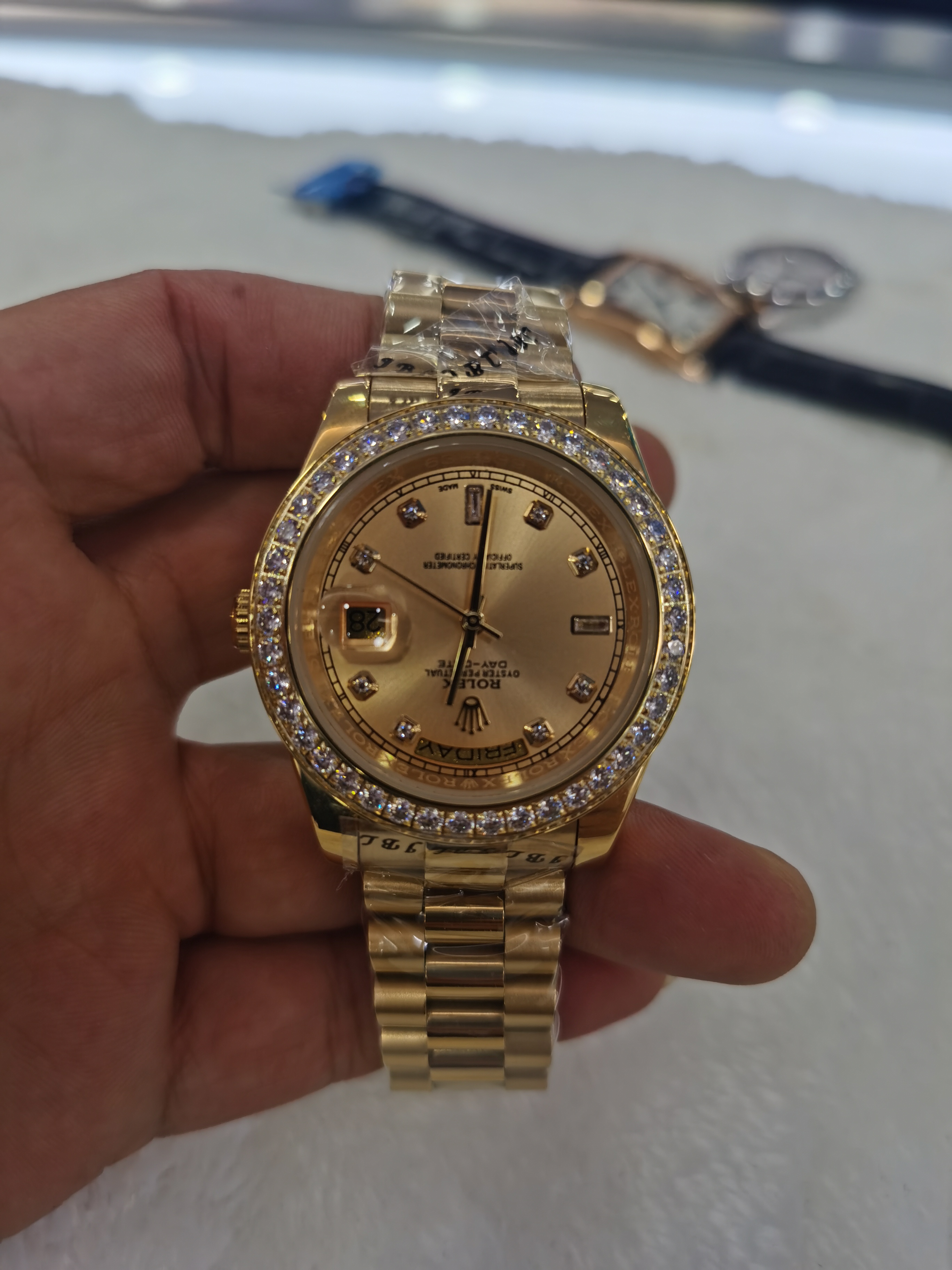With original box Luxury Fashion WATCHES Top Quality 18k Yellow Gold Diamond Dial & Bezel 18038 Automatic Men's Watch Wristwatch, Original box + watch
With original box Luxury Fashion WATCHES Top Quality 18k Yellow Gold Diamond Dial & Bezel 18038 Automatic Men's Watch Wristwatch, Original box + watch