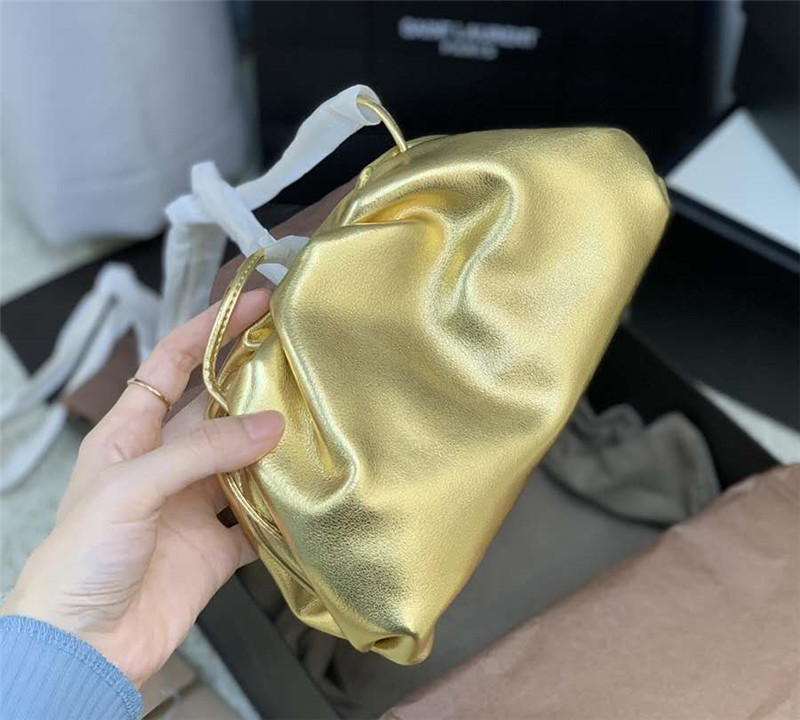 Luxury Design Pleated Clouds Bags Drawstring Tote Ruched Single ShoulderPackage Strap Clutch Leather Party Handbag Maiden Wind Multiple
Luxury Design Pleated Clouds Bags Drawstring Tote Ruched Single ShoulderPackage Strap Clutch Leather Party Handbag Maiden Wind Multiple