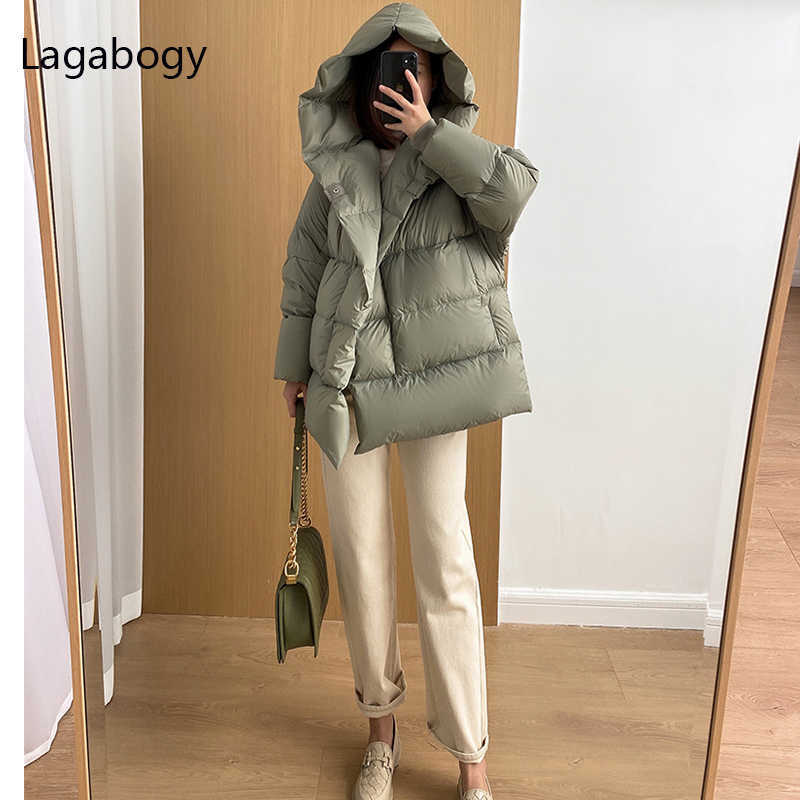 Lagabogy Winter Women Short Parkas 90% White Duck Down Coat Warm Soft Ultra Light Puffer Jackets Female Hooded Snow Outwear 210918