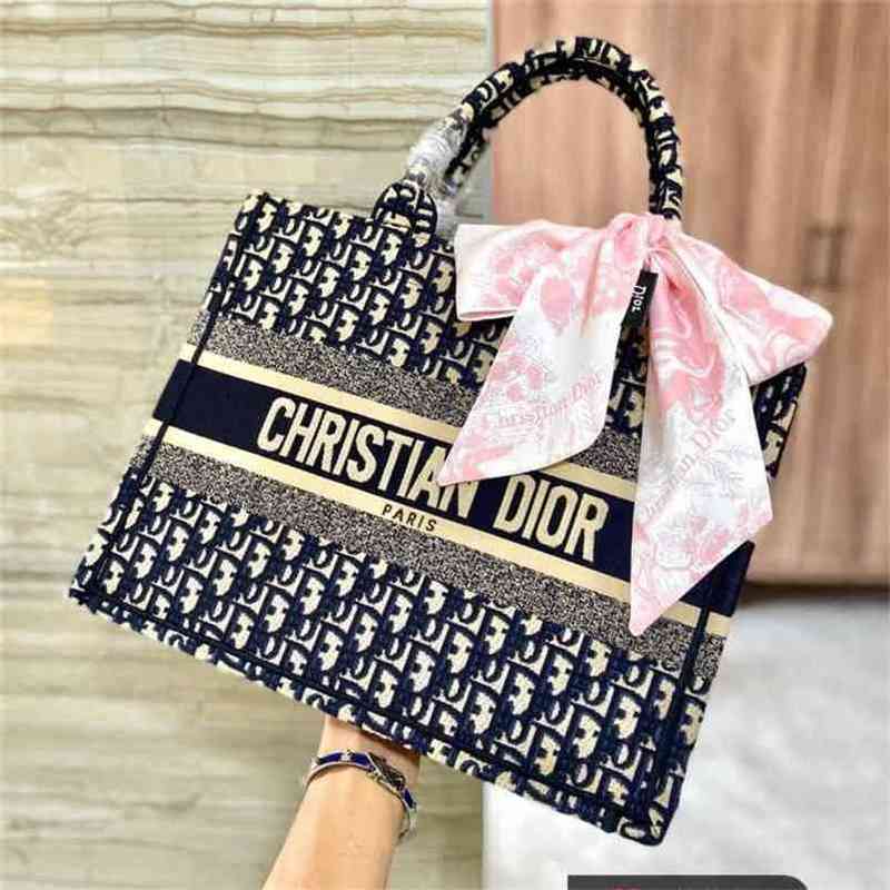 One Fashion Christian Casual Portable Dlorssce Shoulder Fragrance Queen Shopping Designer Handbag Bags
One Fashion Christian Casual Portable Dlorssce Shoulder Fragrance Queen Shopping Designer Handbag Bags