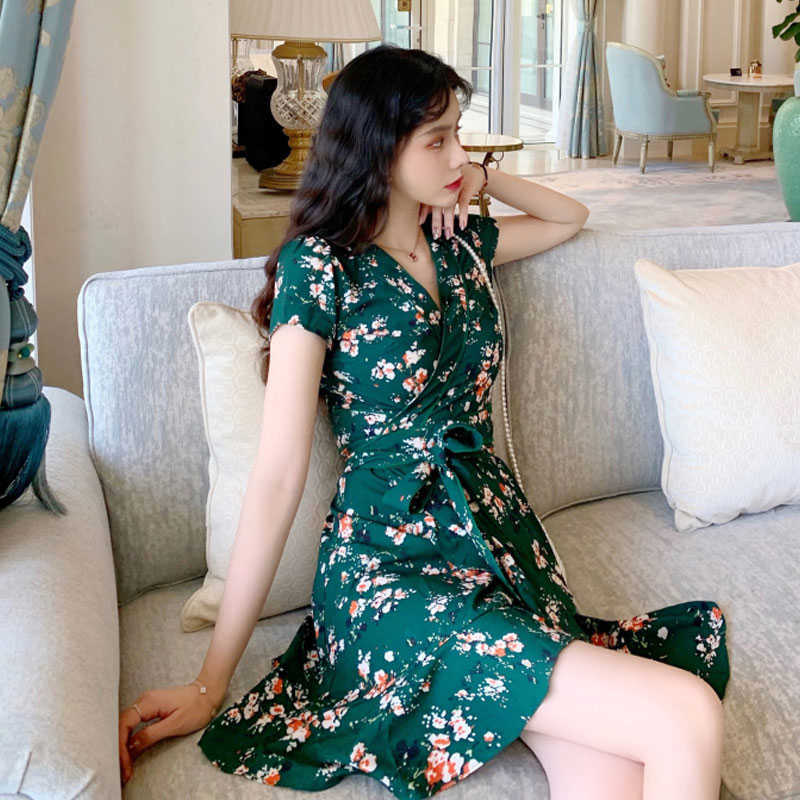 Vintage Puff Sleeve Floral Dres Mini Sexy French Designer Female Korean Lady Casual Party 210604, Green floral dress
Vintage Puff Sleeve Floral Dres Mini Sexy French Designer Female Korean Lady Casual Party 210604, Green floral dress