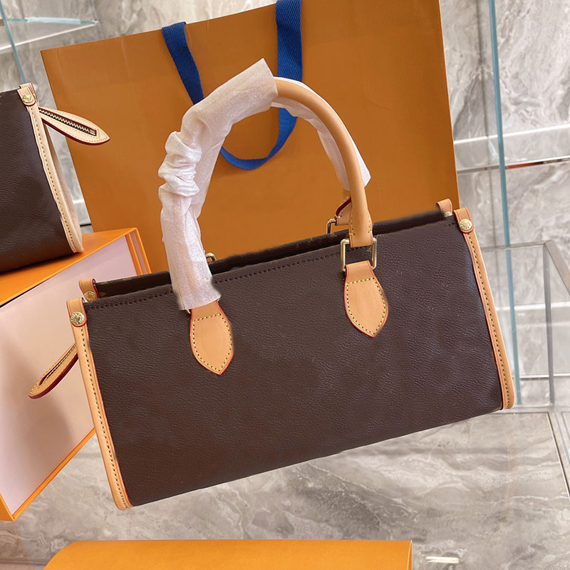 Gift box leather messenger bag designer square casual handbag totes woman party shoulder bag
Gift box leather messenger bag designer square casual handbag totes woman party shoulder bag