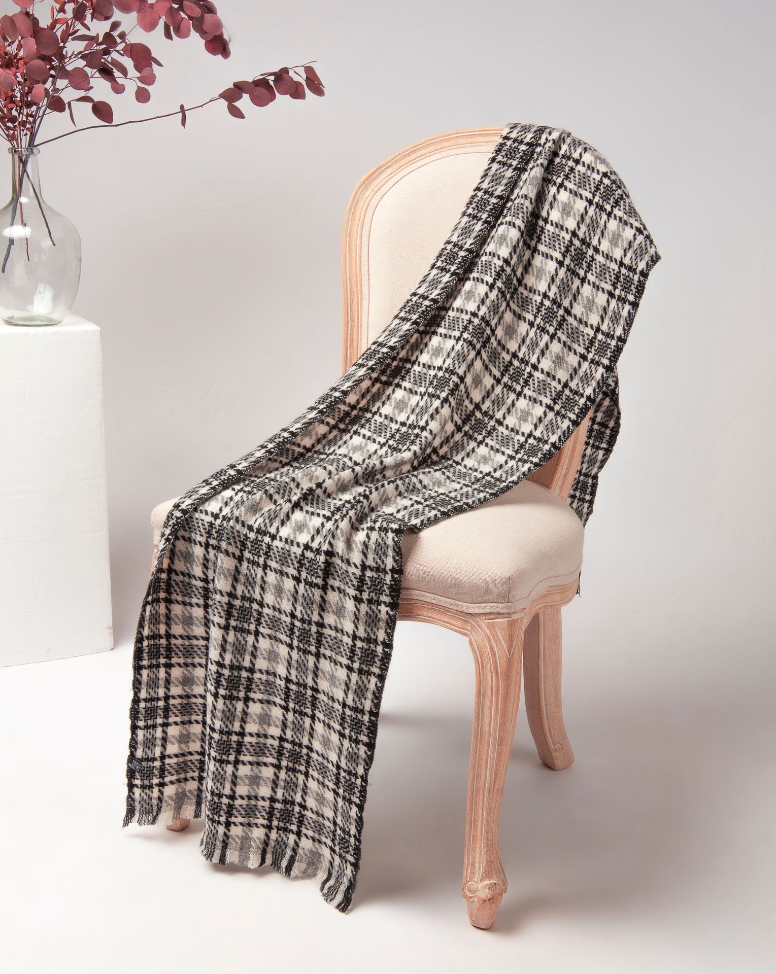 2021 New Lamb Wool Yarn-Dyed Plaid Houndstooth Three-Color Scarf Internet Hot Men and Women Thick Autumn and Winter Warm Scarf for Women
2021 New Lamb Wool Yarn-Dyed Plaid Houndstooth Three-Color Scarf Internet Hot Men and Women Thick Autumn and Winter Warm Scarf for Women