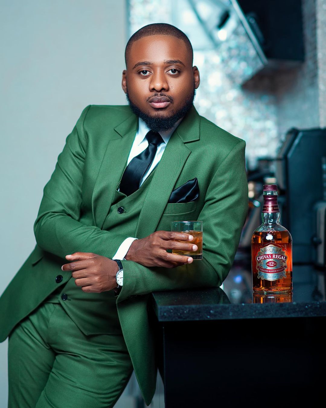 Olive Green 3 Pieces Mens Suits Notched Lapel Male Tuxedos For Wedding Blazers Slim Fit Groom Wear Black Men One Button Prom Jackets Vest With Pants