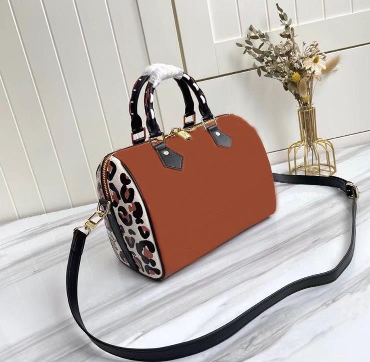 Classic high quality luxurys designers bag handbag Purse crafty onthego mono Large Capacity Simple shopping Flower Shoulder Bags Coin Purses Crossbodys, Black
Classic high quality luxurys designers bag handbag Purse crafty onthego mono Large Capacity Simple shopping Flower Shoulder Bags Coin Purses Crossbodys, Black