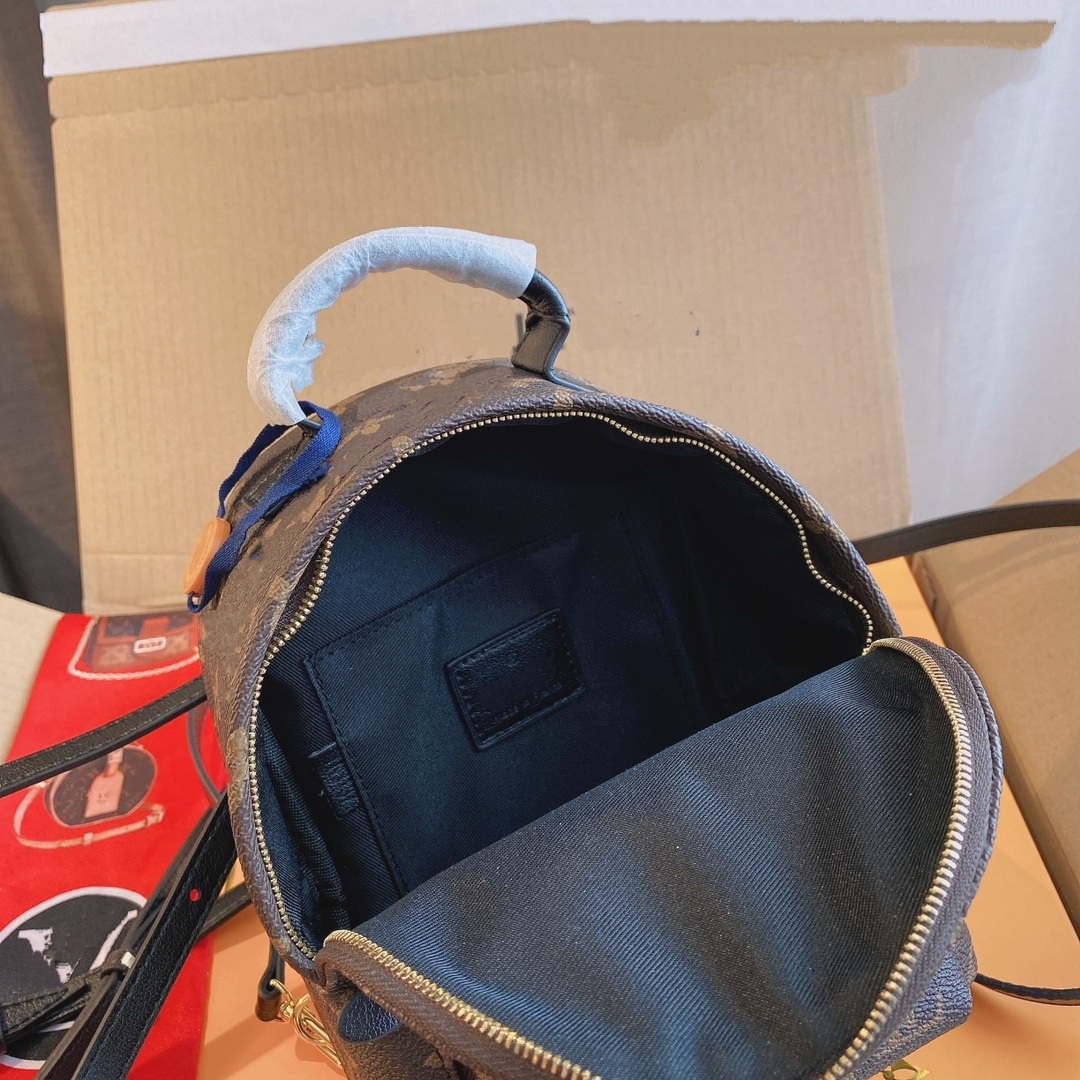 Mini Backpack luxury designer handbags shoulder bag womens Timeless and fashionable Leather school bags girls handbag brown Backpacks
Mini Backpack luxury designer handbags shoulder bag womens Timeless and fashionable Leather school bags girls handbag brown Backpacks