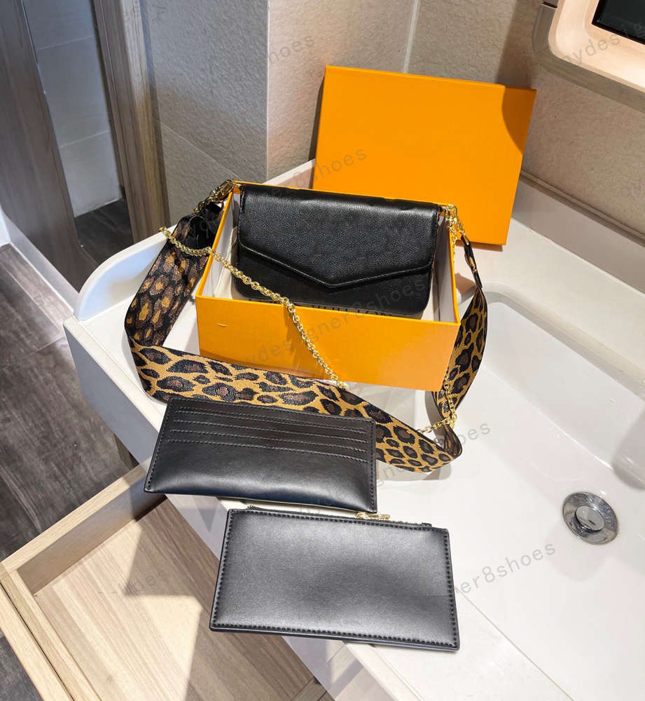 Designer women's three-in-one leopard woven shoulder strap black embossed mahjong bag size 21*3*12cm
Designer women's three-in-one leopard woven shoulder strap black embossed mahjong bag size 21*3*12cm