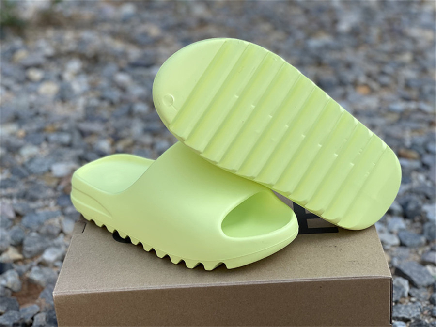 2021 Release Origianls Slides Glow Green GX6138 Shoes Men Women Foam Runner Ochre MXT Moon Grey MX Cream Clay Sand Enflame Orange Sandals US4-13
2021 Release Origianls Slides Glow Green GX6138 Shoes Men Women Foam Runner Ochre MXT Moon Grey MX Cream Clay Sand Enflame Orange Sandals US4-13