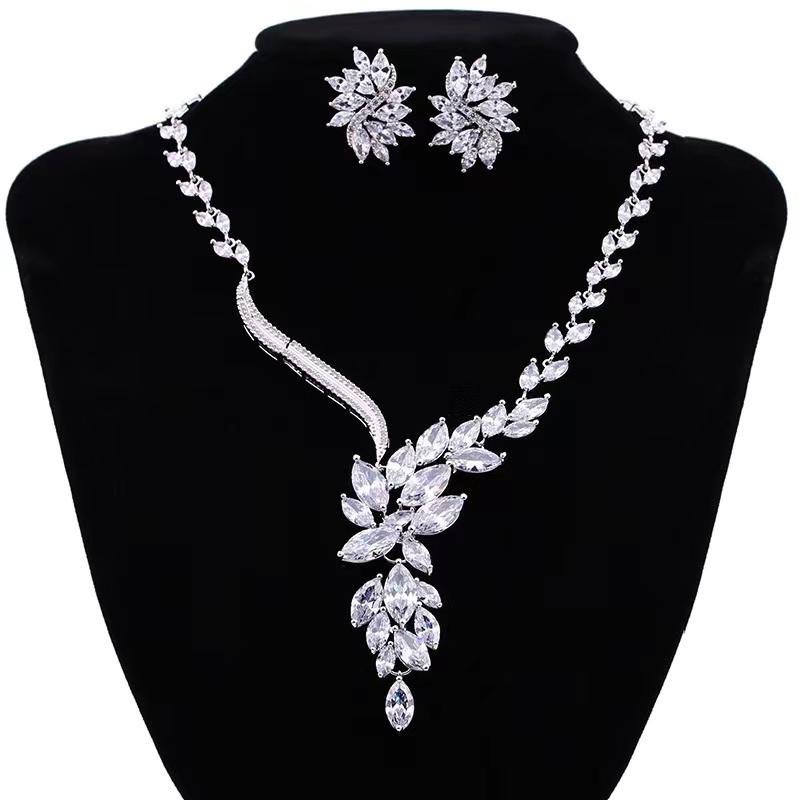Earrings & Necklace EYER Women Trendy High Quality Full Cubic Zirconia Jewelry Set For Bridal Wedding Dress Accessories, Silver
Earrings & Necklace EYER Women Trendy High Quality Full Cubic Zirconia Jewelry Set For Bridal Wedding Dress Accessories, Silver