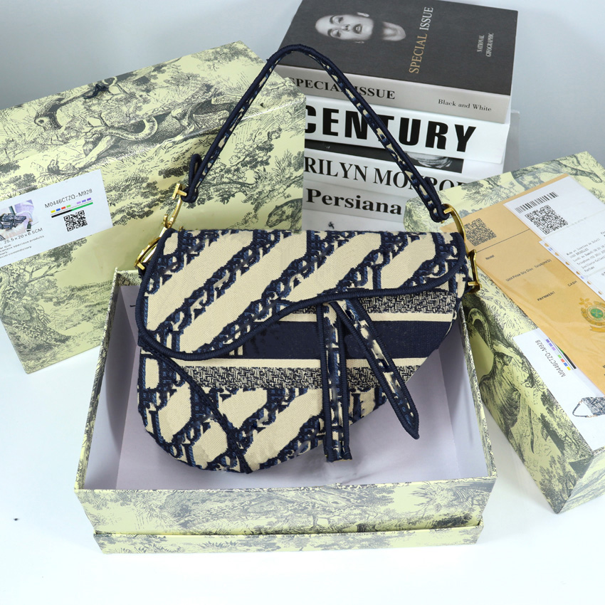 Woman Top Quality Designer Bags fashion Canvas Embroiderys tote saddle bag lady leather Designers Handbags Cowboy Blue Crossbody designer handbag Wallets, #30
Woman Top Quality Designer Bags fashion Canvas Embroiderys tote saddle bag lady leather Designers Handbags Cowboy Blue Crossbody designer handbag Wallets, #30