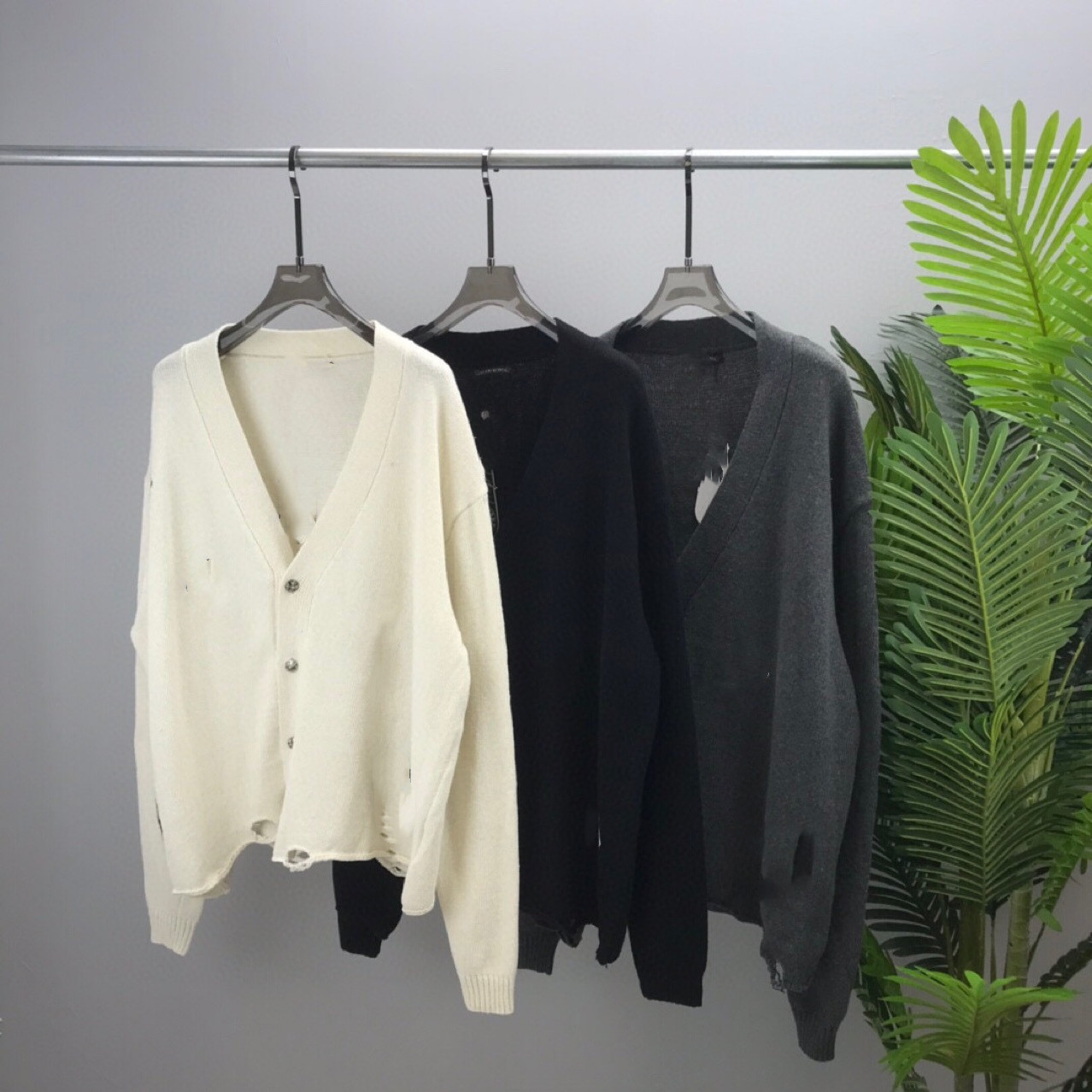 Autumn winter Designer chromeheart sweater long sleeve cardigan mens jacket cross sweaters embrodiery men jackets casual black gray v neck, White;black
Autumn winter Designer chromeheart sweater long sleeve cardigan mens jacket cross sweaters embrodiery men jackets casual black gray v neck, White;black