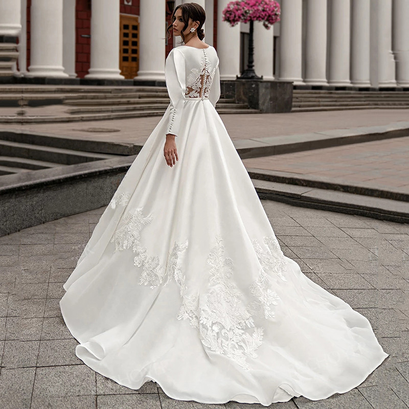 Eightree Wedding Dress Long Sleeve Satin 2021 V-neck Appliqued Bridal Gown With Pockets Princess Plus Size Vestido de Noiva