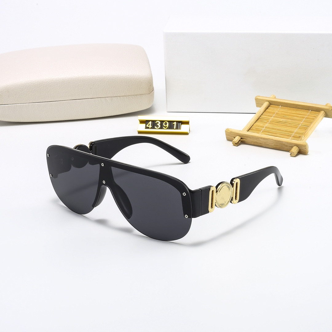 HOT High quality Polarized lens 4391 pilot Fashion Sunglasses For 48mm Men and Women Brand designer Vintage Sport Sun glasses With Cases Box
HOT High quality Polarized lens 4391 pilot Fashion Sunglasses For 48mm Men and Women Brand designer Vintage Sport Sun glasses With Cases Box