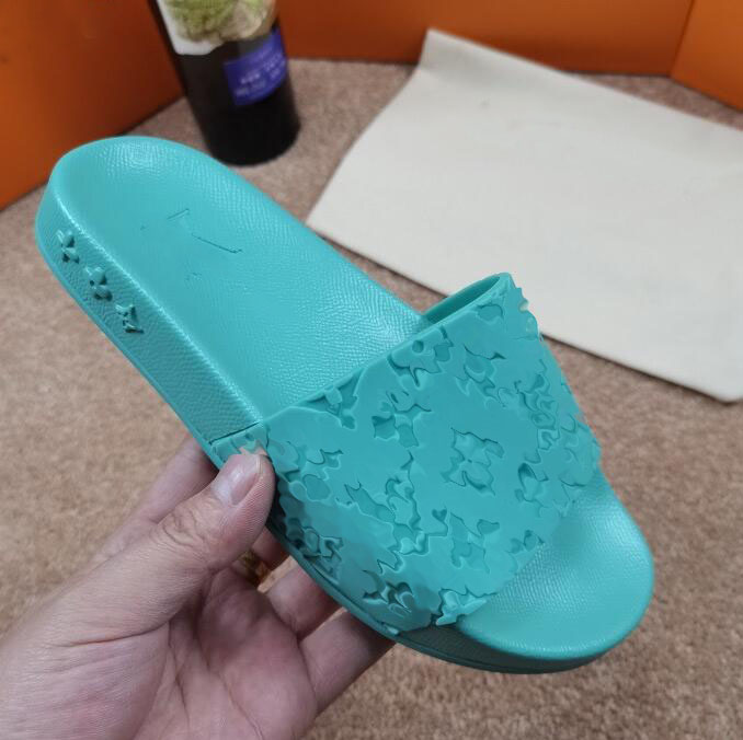 2021 new slippers men and women flat slippers embossed logo luxury beach slippers high quality ladies shoes
2021 new slippers men and women flat slippers embossed logo luxury beach slippers high quality ladies shoes
