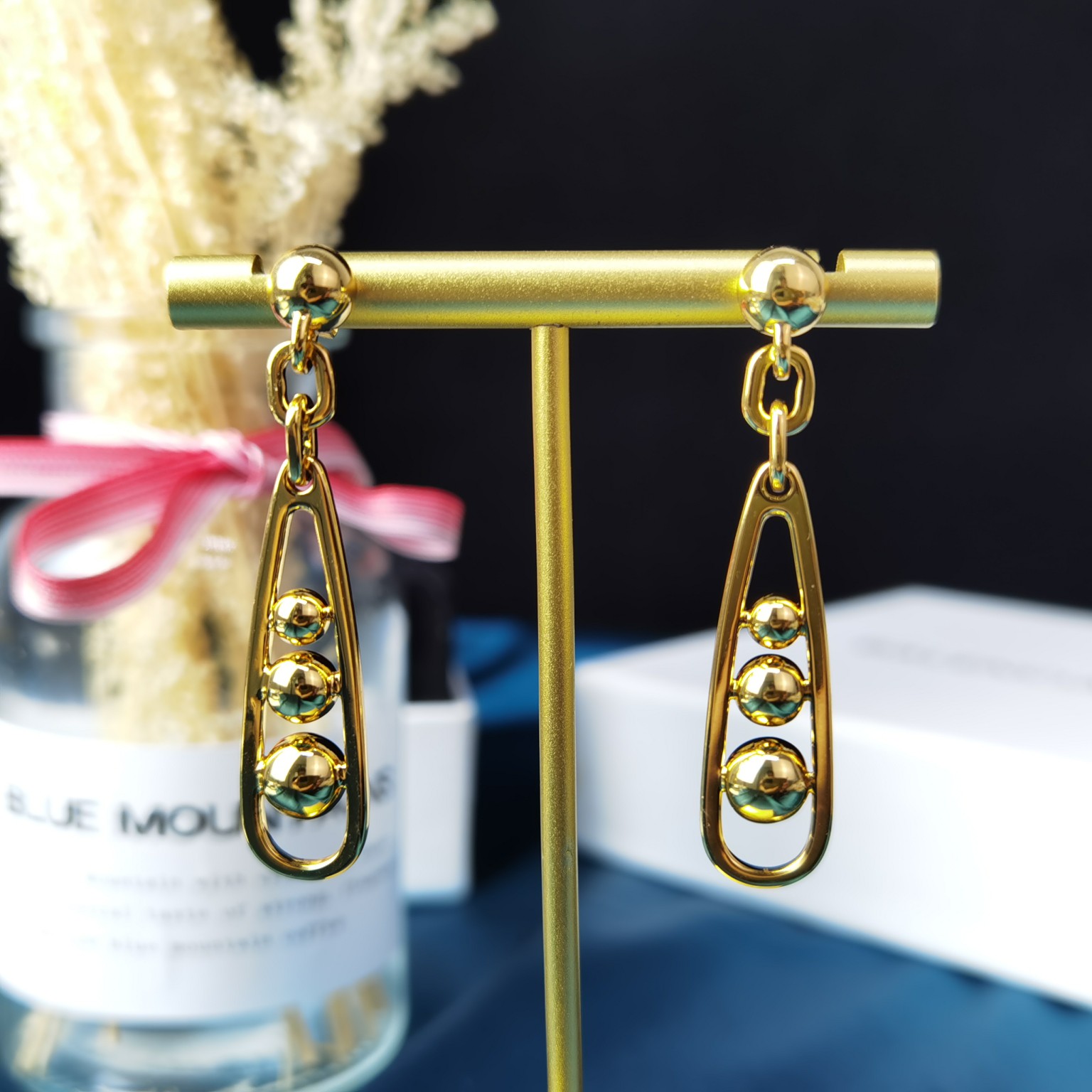 2021 new fashionable leisure temperament earrings are exquisite and resistant to fashion, gorgeous style and classic ladies' earrings.
2021 new fashionable leisure temperament earrings are exquisite and resistant to fashion, gorgeous style and classic ladies' earrings.