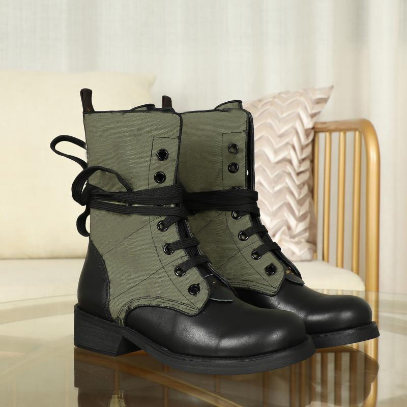 Designer Luxury Metropolis flat ranger boots Fashion Woman Bootie With Original box, Don´t pay it
Designer Luxury Metropolis flat ranger boots Fashion Woman Bootie With Original box, Don´t pay it
