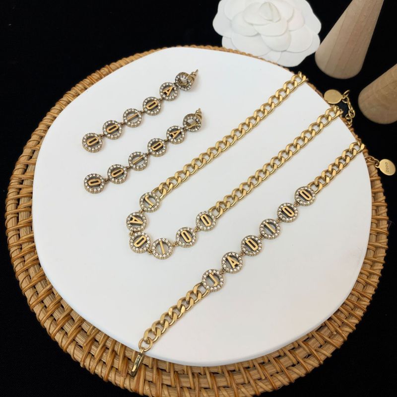 Luxury Fashion Choker Necklace Designer Jewelry Wedding Diamond 18K Gold Plated Platinum Letter pendants necklaces and Dio Bracelet iOR set D3640, Boxes 4 color pick 1color
Luxury Fashion Choker Necklace Designer Jewelry Wedding Diamond 18K Gold Plated Platinum Letter pendants necklaces and Dio Bracelet iOR set D3640, Boxes 4 color pick 1color