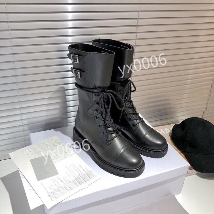 

2022 designer Interlocking Black lambskin leather ankle boots snow boot round Toe pull-on Martin booties fz201022, 01