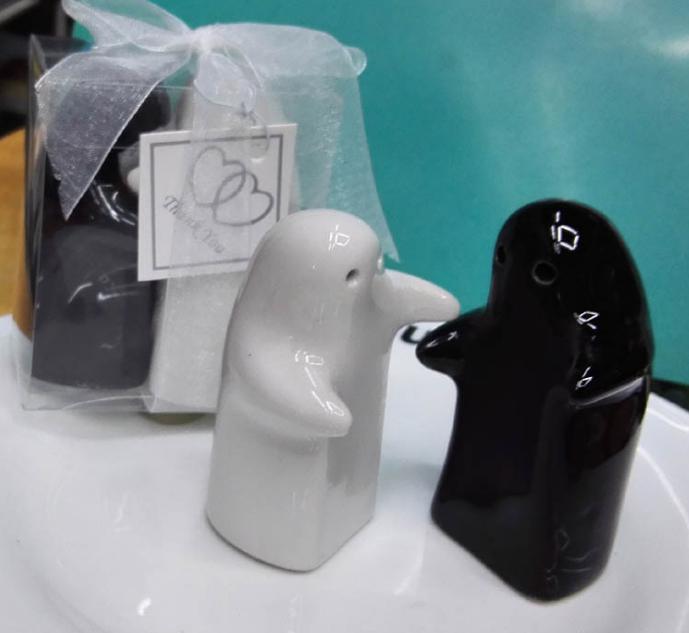 Wedding Souvenirs Gifts for Guests ceramic hugging salt and pepper shaker favors return gits free