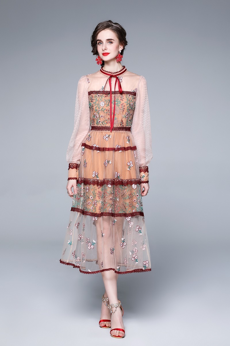 Women Designer Elegant Embroidery Floral Dress Sexy Wedding Cocktail Party Robe Ladies Vintage Patchwork Mesh Dresses Vestidos 210525, Picture color
Women Designer Elegant Embroidery Floral Dress Sexy Wedding Cocktail Party Robe Ladies Vintage Patchwork Mesh Dresses Vestidos 210525, Picture color