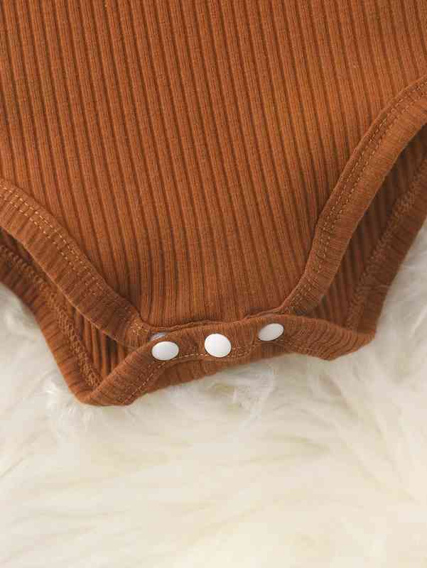 Baby Puff Sleeve Bodysuit & Houndstooth Print Buckle Pleated Skirt SHE