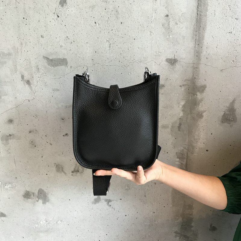 2021 newest Classic Hermmmes Orig Paris Emère Evelyn Iii Shoulder Bag/ Messenger Bag H Totes Handbags Backpacks Wallets Purse SIZE 20CM, Customize
2021 newest Classic Hermmmes Orig Paris Emère Evelyn Iii Shoulder Bag/ Messenger Bag H Totes Handbags Backpacks Wallets Purse SIZE 20CM, Customize