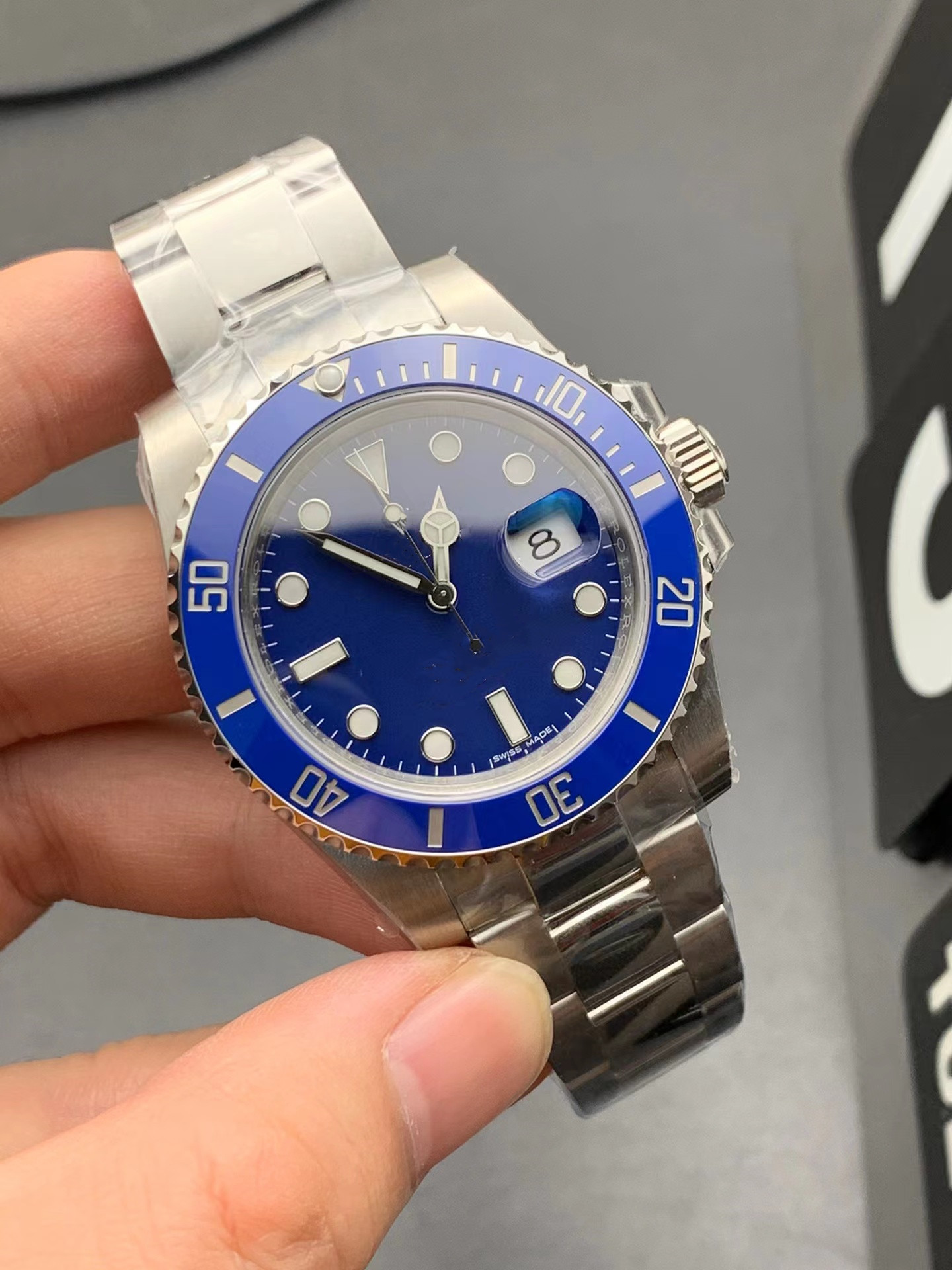 VS 2022 Sports Watch 40mm with 3135 integrated sapphire crystal mirror 904L fine steel strap waterproof system, Slivery;golden
VS 2022 Sports Watch 40mm with 3135 integrated sapphire crystal mirror 904L fine steel strap waterproof system, Slivery;golden