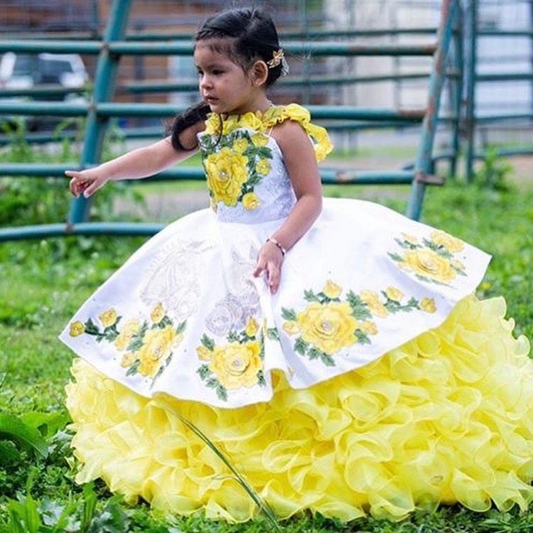 Cute Mexican White And Yellow Ball Puffy Flower Girls Dresses Straps 3D Floral Flowers Embroidery Lace Appliques Kids First Communion Dress Brithday P
