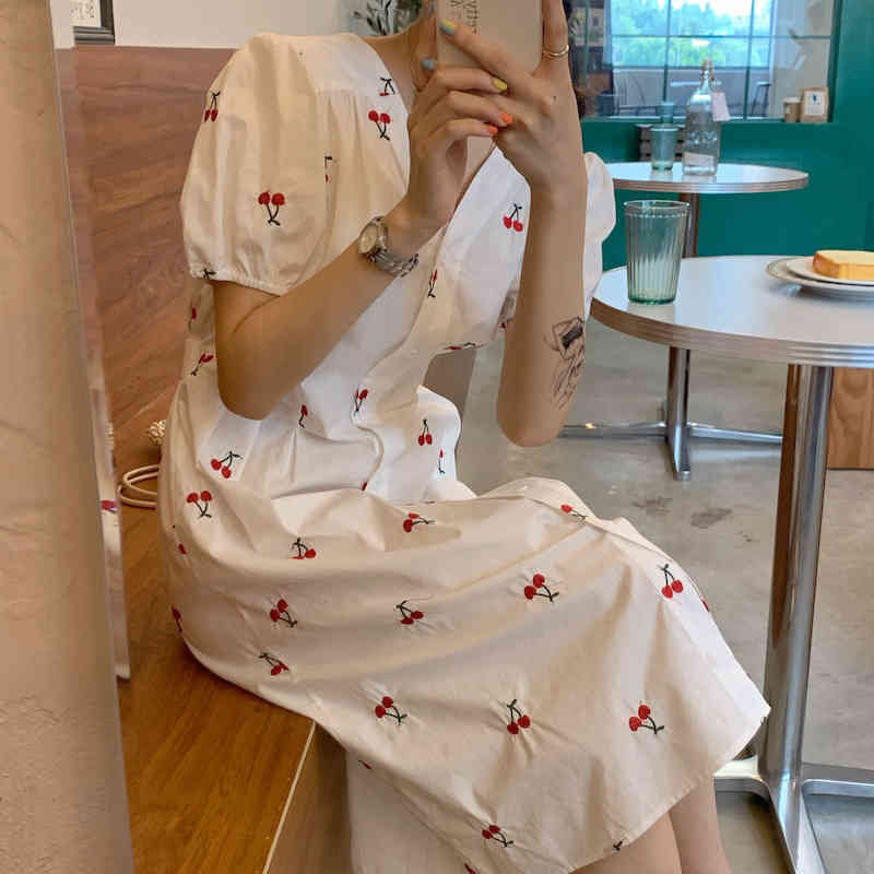 Vintage Elegant Embroidery Dress 2020 New Summer V-neck Single-breasted Dresses Puff Sleeve Long White Dress, Black;gray
Vintage Elegant Embroidery Dress 2020 New Summer V-neck Single-breasted Dresses Puff Sleeve Long White Dress, Black;gray