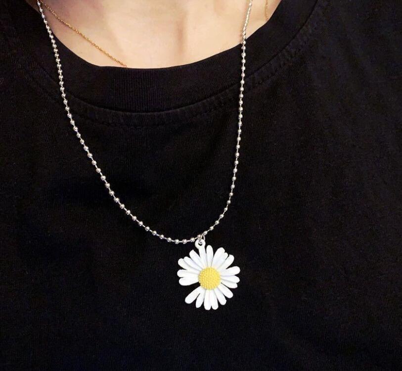 Chains Long Sunflower Accessory Necklace With Simple Sun Daisy Plant Pendant For Women Party Wholesale
Chains Long Sunflower Accessory Necklace With Simple Sun Daisy Plant Pendant For Women Party Wholesale