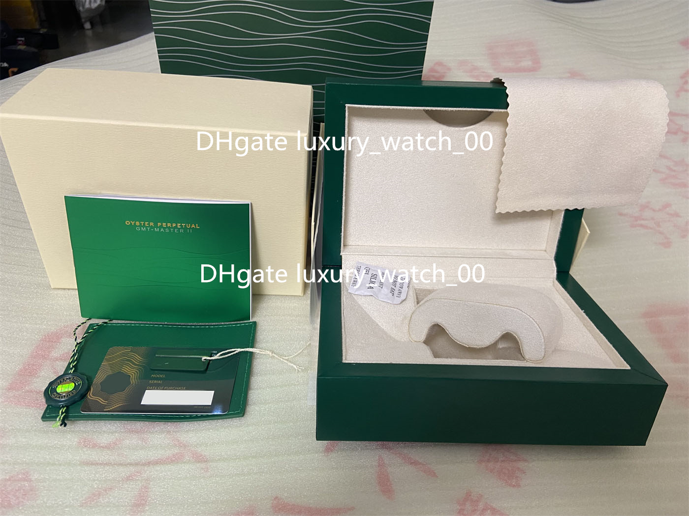 Luxury high quality watch box super AAA + original wooden dark green gift box Rolex watch boxes 0.8kg card brochure certificate handbag label watch accessories-3
Luxury high quality watch box super AAA + original wooden dark green gift box Rolex watch boxes 0.8kg card brochure certificate handbag label watch accessories-3