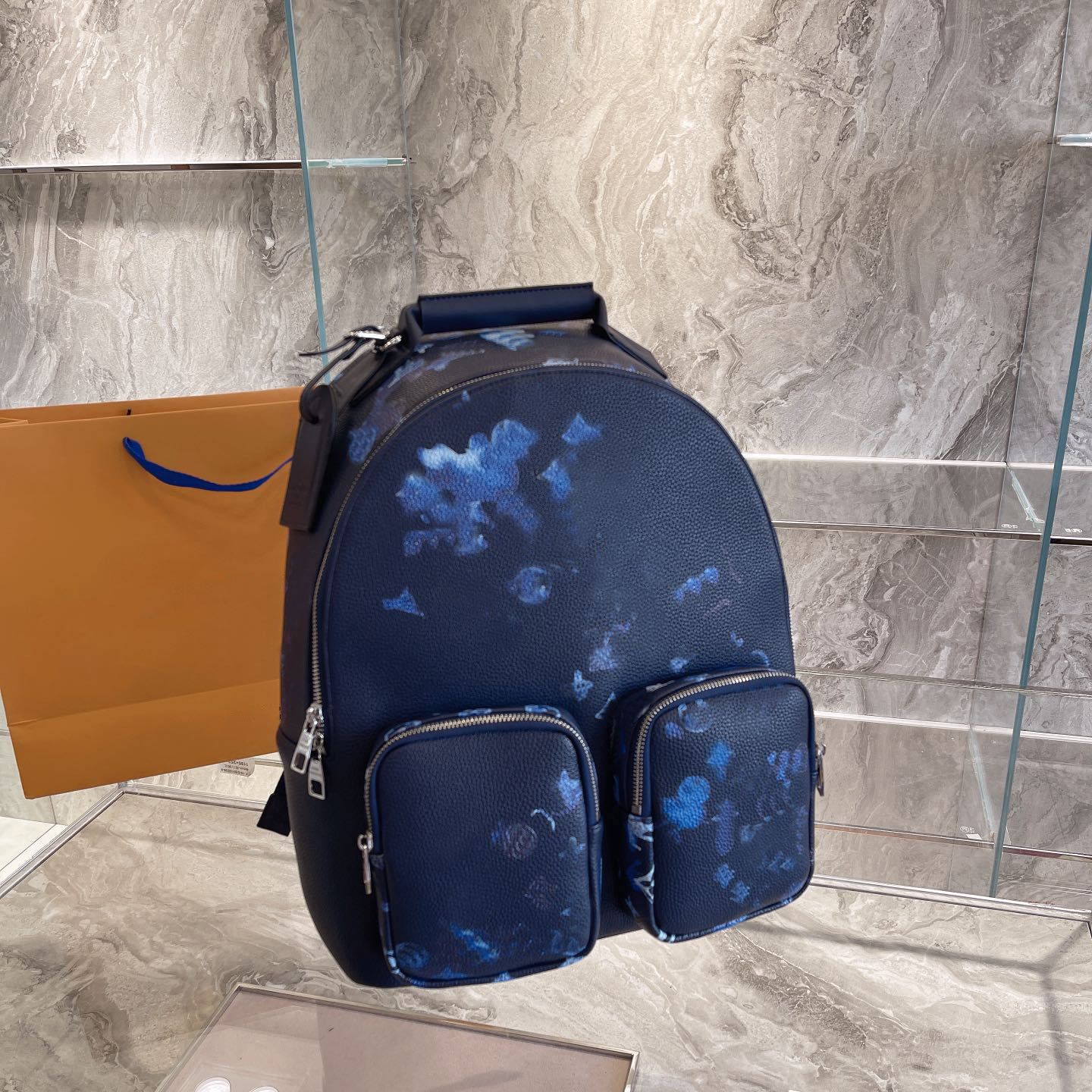 Backpack Mens Womens Luxurys Designers Shoulder Bags Fashion Vintage Large Capacity Handbags Purses Leather High Quality Travel Backpacks, Extra cost
Backpack Mens Womens Luxurys Designers Shoulder Bags Fashion Vintage Large Capacity Handbags Purses Leather High Quality Travel Backpacks, Extra cost