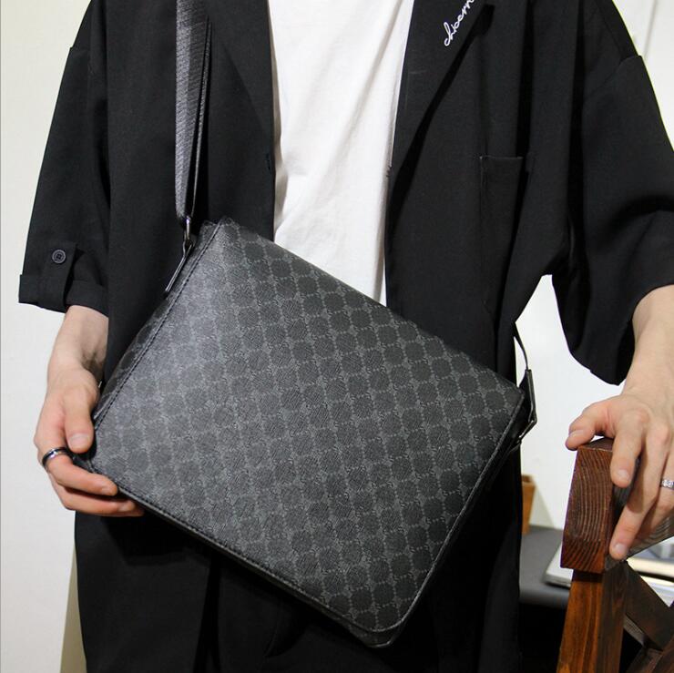 Factory wholesale men handbag simple printed messenger bag lightweight waterproof leather handbags outdoor leisure color matching mens shoulder bags
