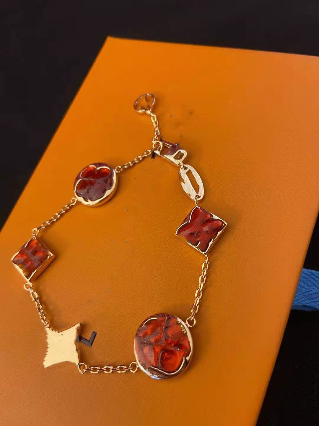 Europe America Fashion Jewelry Sets Women Lady Titanium steel 18K Plated Gold Thick Chain Necklaces Bracelets With D Letter Pendant box m38
Europe America Fashion Jewelry Sets Women Lady Titanium steel 18K Plated Gold Thick Chain Necklaces Bracelets With D Letter Pendant box m38