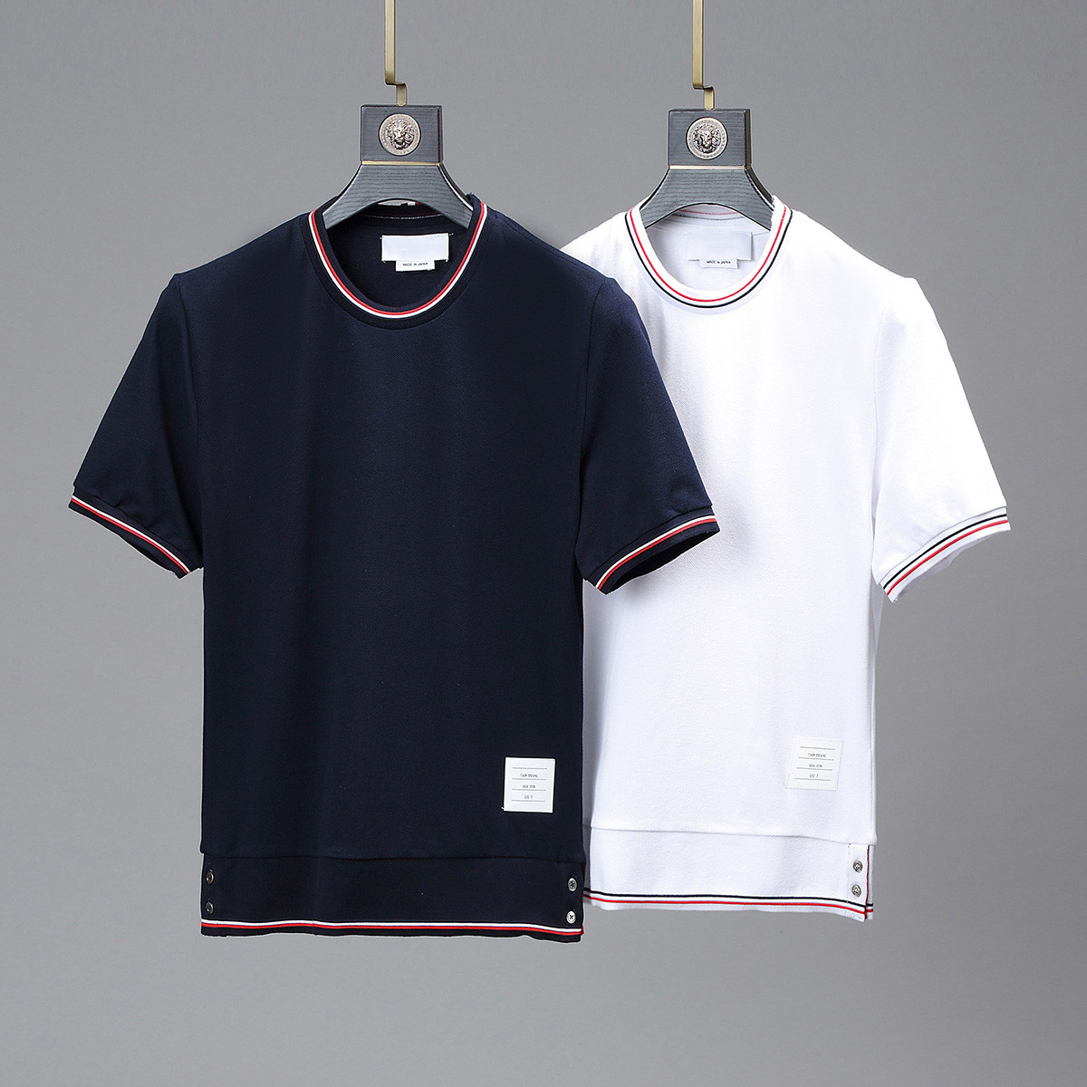 2021 summer men's and women's fashion short-sleeved T-shirt four-bar pure cotton round neck pullover casual split bottoming shirt, White
2021 summer men's and women's fashion short-sleeved T-shirt four-bar pure cotton round neck pullover casual split bottoming shirt, White