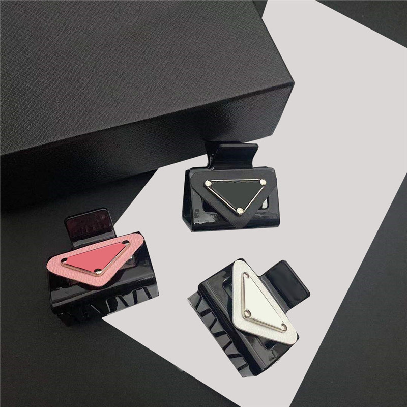 Luxury Triangle Hair Clips Letter Printed Acrylic Grip Clip Solid Color Women Hairpin Outdoor Headwear Accessories
Luxury Triangle Hair Clips Letter Printed Acrylic Grip Clip Solid Color Women Hairpin Outdoor Headwear Accessories