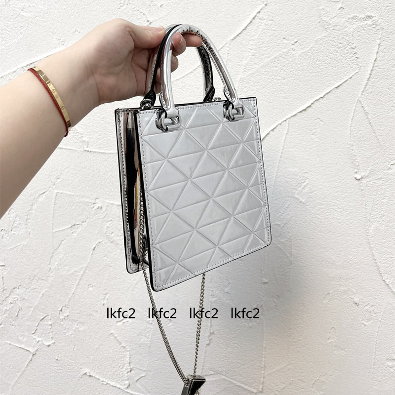 2022 Mini Silver Shoulder Chain Bags Designer Crossbody Phone Totes Bag Patent Leather Cute Tiny Purses 2 Triangle Sequin Fashion Lady Cross, Option
2022 Mini Silver Shoulder Chain Bags Designer Crossbody Phone Totes Bag Patent Leather Cute Tiny Purses 2 Triangle Sequin Fashion Lady Cross, Option