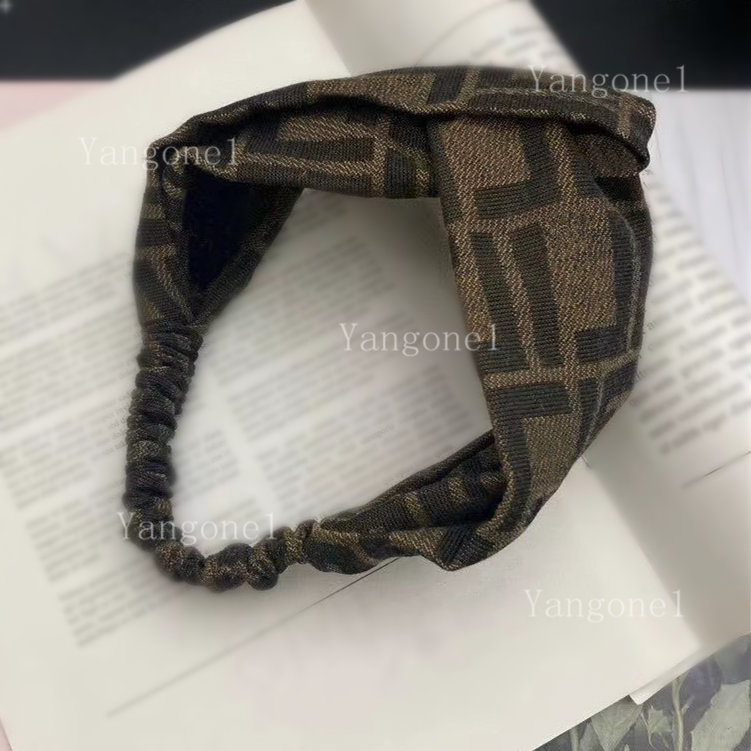 Fashion Luxury letter headbands hairband tiaras for mens and womens Party Outdoor sports Head Wrap Lovers gift motion jewelry
Fashion Luxury letter headbands hairband tiaras for mens and womens Party Outdoor sports Head Wrap Lovers gift motion jewelry
