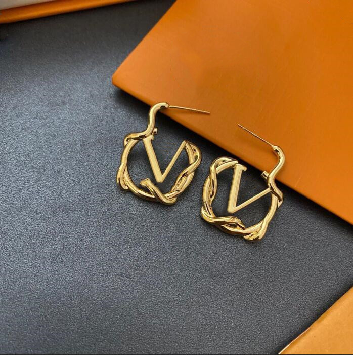 Very loving 18K Gold silver combination Women Hoop Earrings Designer Jewelry Earrings Lady Brand Ear Studs Fashion Wedding accessories with gift box
Very loving 18K Gold silver combination Women Hoop Earrings Designer Jewelry Earrings Lady Brand Ear Studs Fashion Wedding accessories with gift box