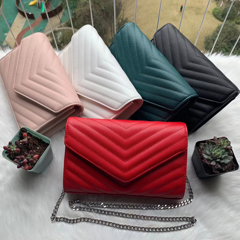 Womens messenger bag Fashion luxurys wallets designers lady Shoulder Totes purse handbags crossbody backpack V-shaped caviar pattern, Red
Womens messenger bag Fashion luxurys wallets designers lady Shoulder Totes purse handbags crossbody backpack V-shaped caviar pattern, Red