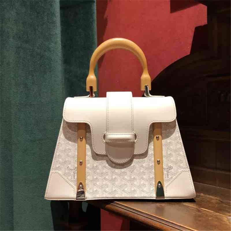 Gayar / Goya white small hard Saigon with wooden handle and one shoulder women's bag Ella
Gayar / Goya white small hard Saigon with wooden handle and one shoulder women's bag Ella